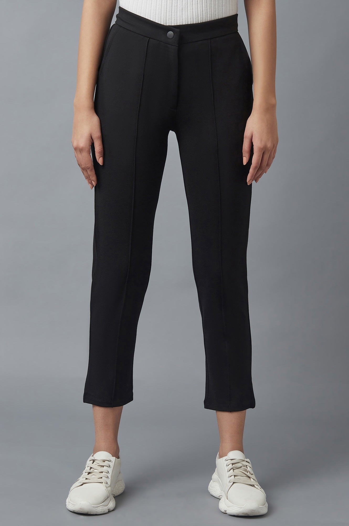 Black Solid Straight Fit Trousers With Pintuck Detail