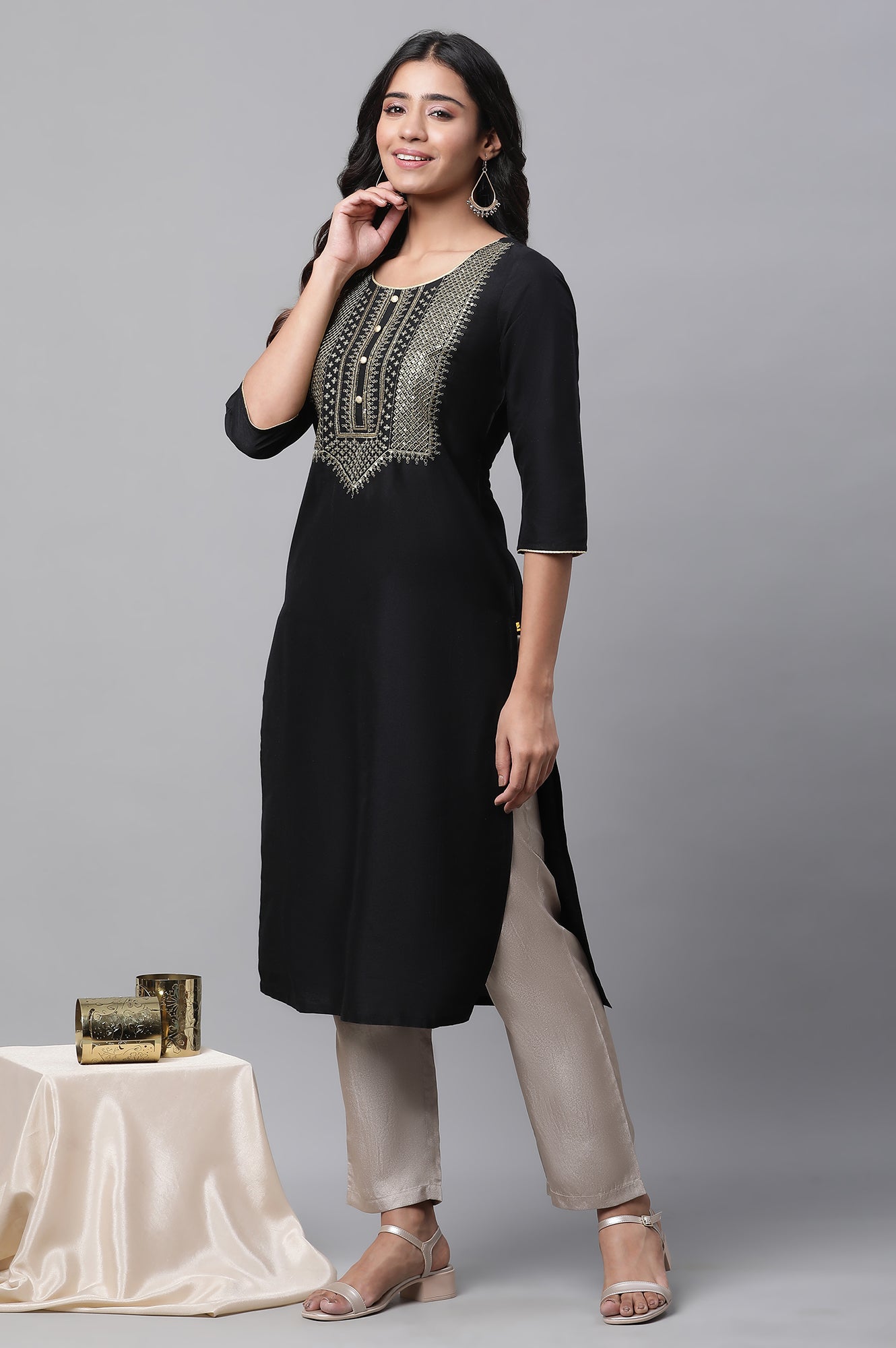 Black Embroidered Zari Work Straight Woven Kurta