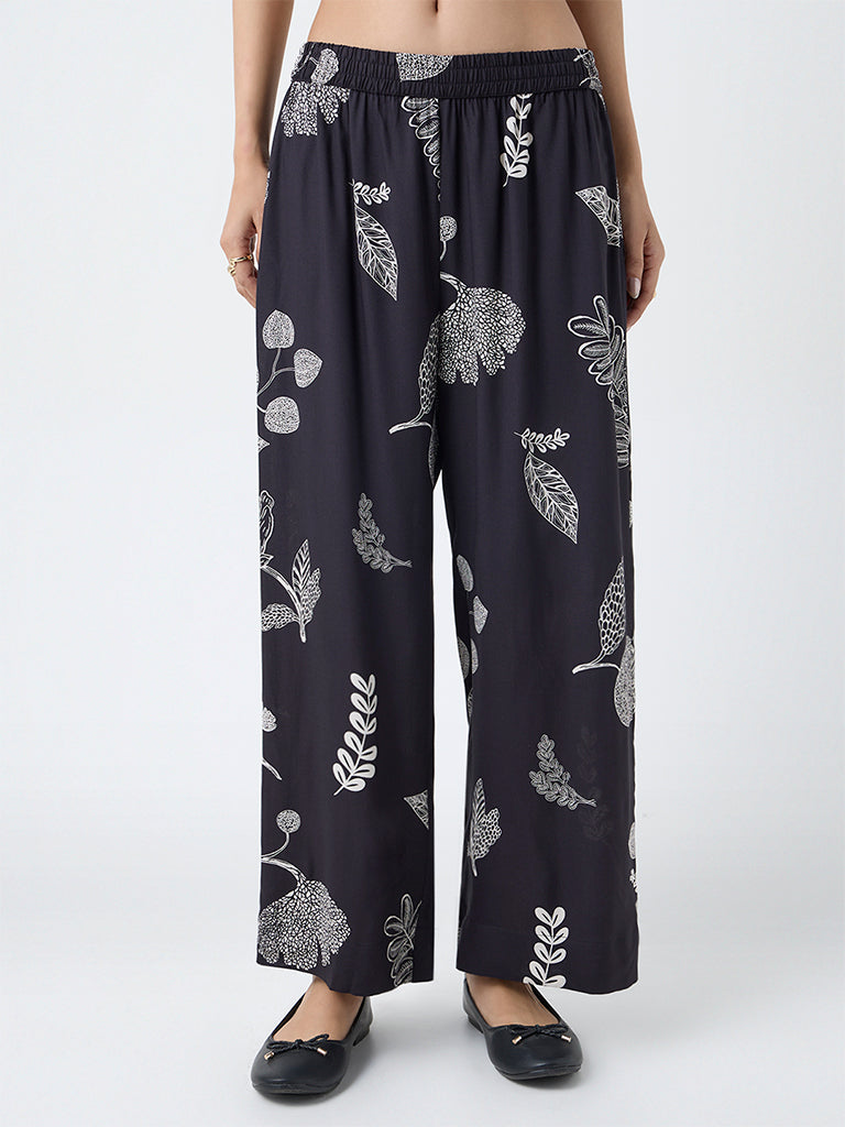 Utsa Black Foliage Printed Pants