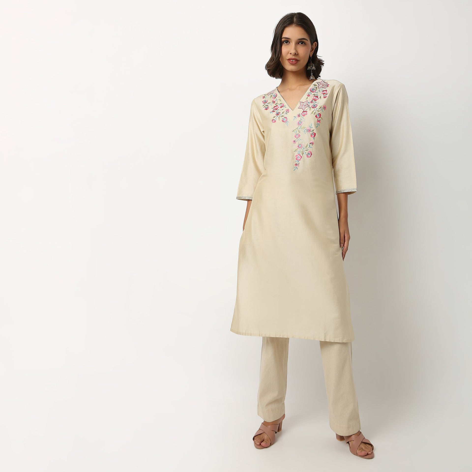 Embroidered V-Neck Kurta