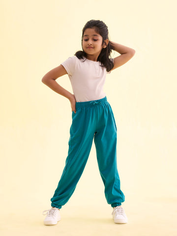 Girls Solid Peacock Green Mid Rise Cotton Joggers