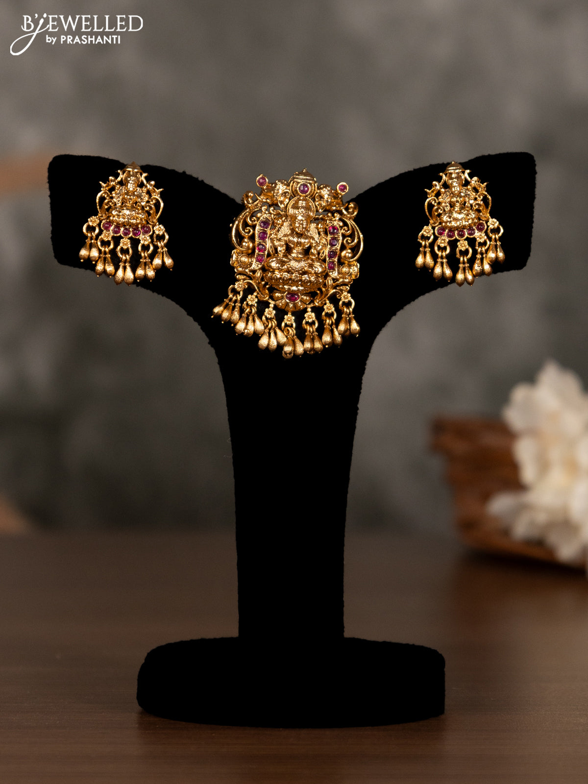 Antique pendant set lakshmi design with pink kemp stones and golden beads hanging