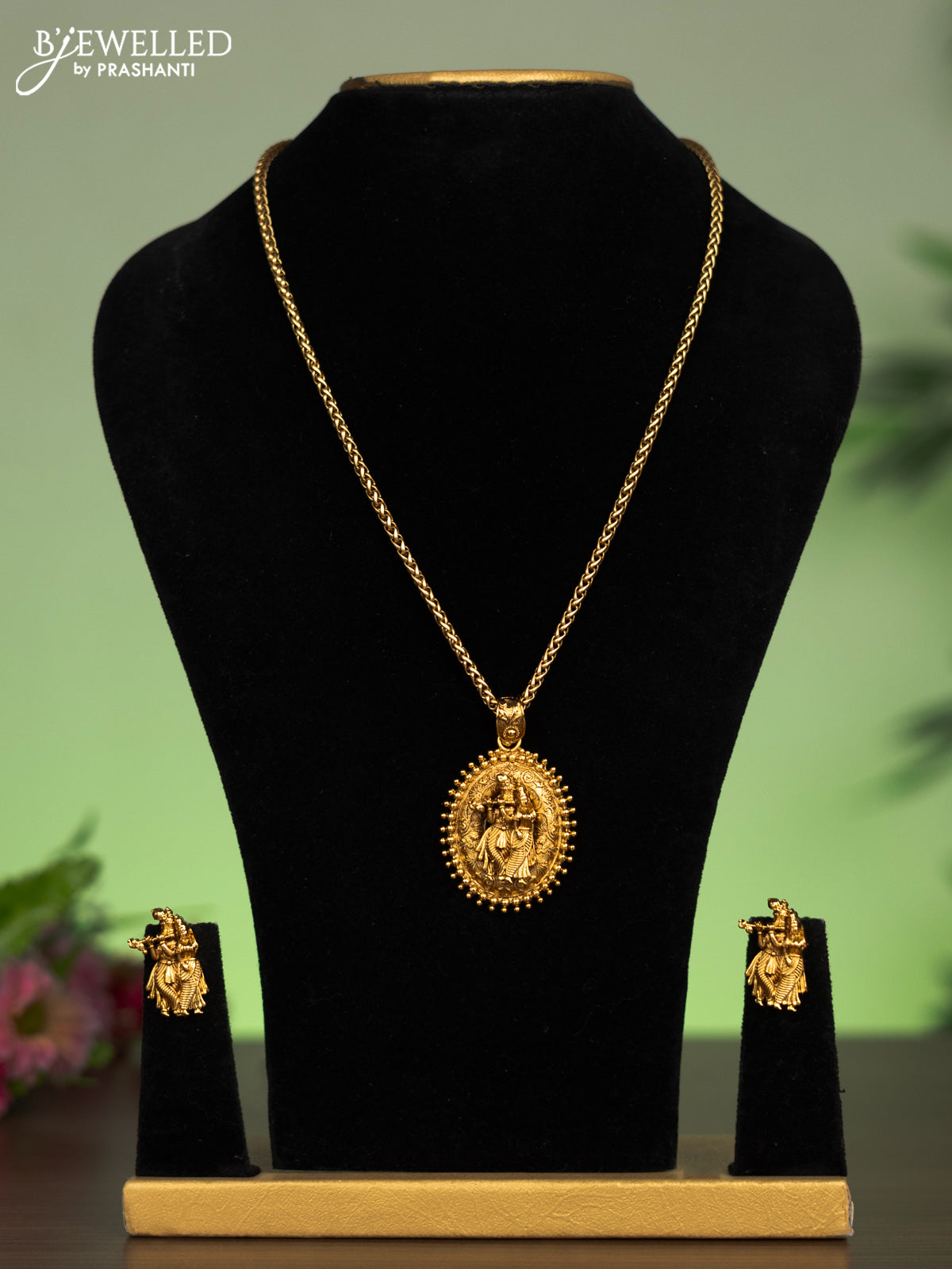 Antique chain with radha krishna pendant